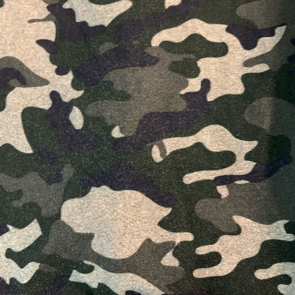 Fabletics camo capris - Picture 3 of 3